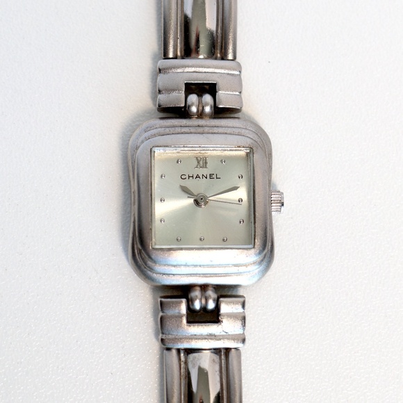CHANEL silver tone ladies quartz wrist watch - Picture 3 of 9